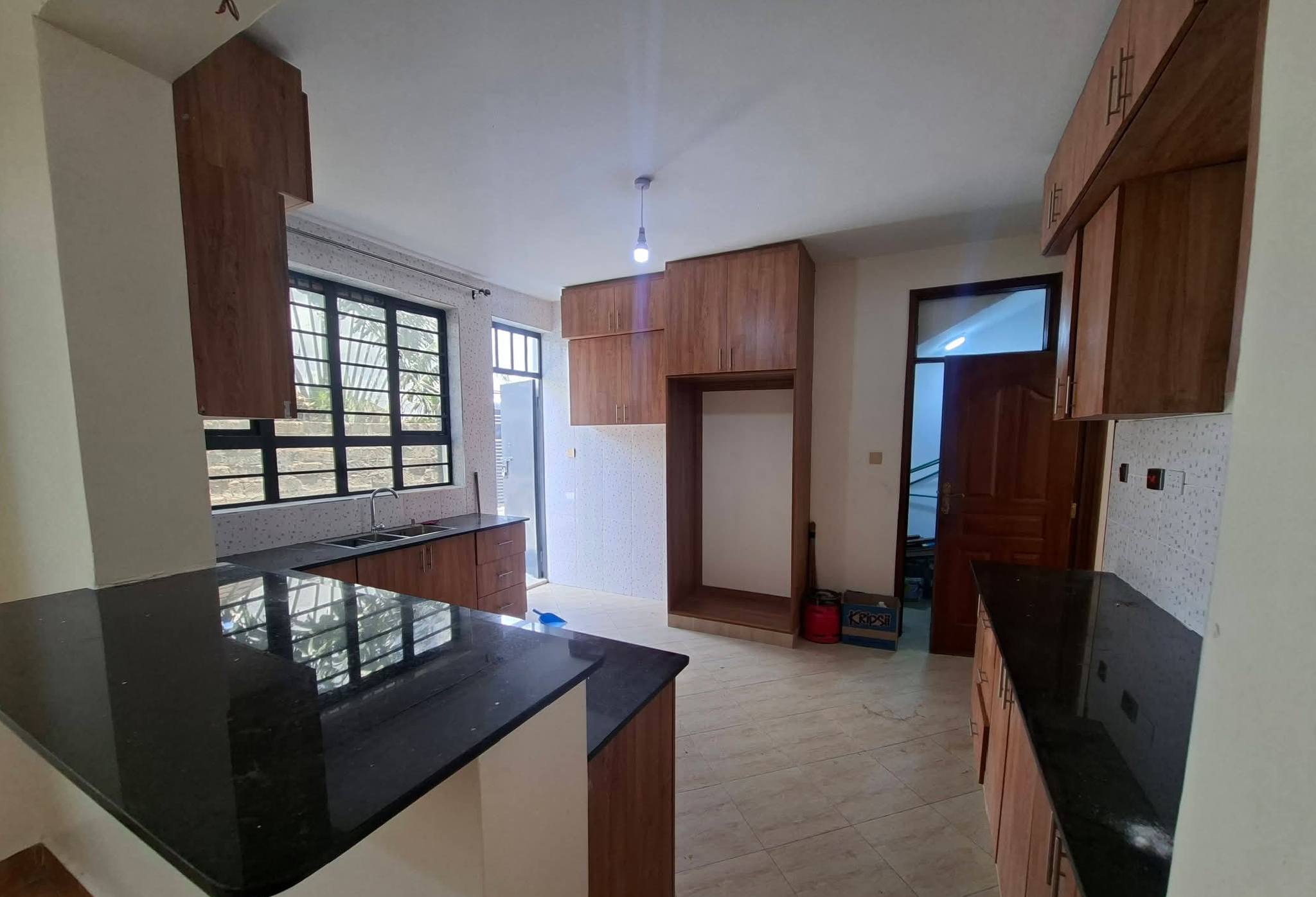5 Bedroom Townhouse for Rent in Syokimau All En-Suite Near Mombasa Road 80K